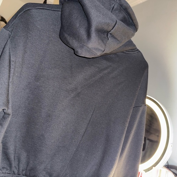 Cropped Zara Black Hooded Sweater - Picture 9 of 11
